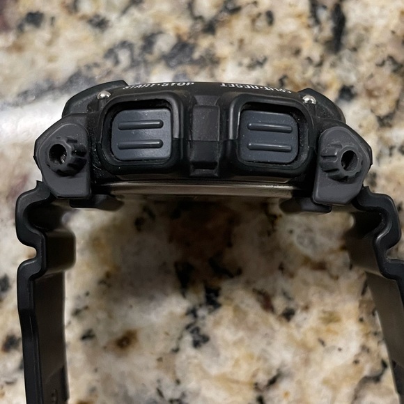 Black and Red Casio G-Shock 9052 Series Digital Watch - Picture 6 of 6